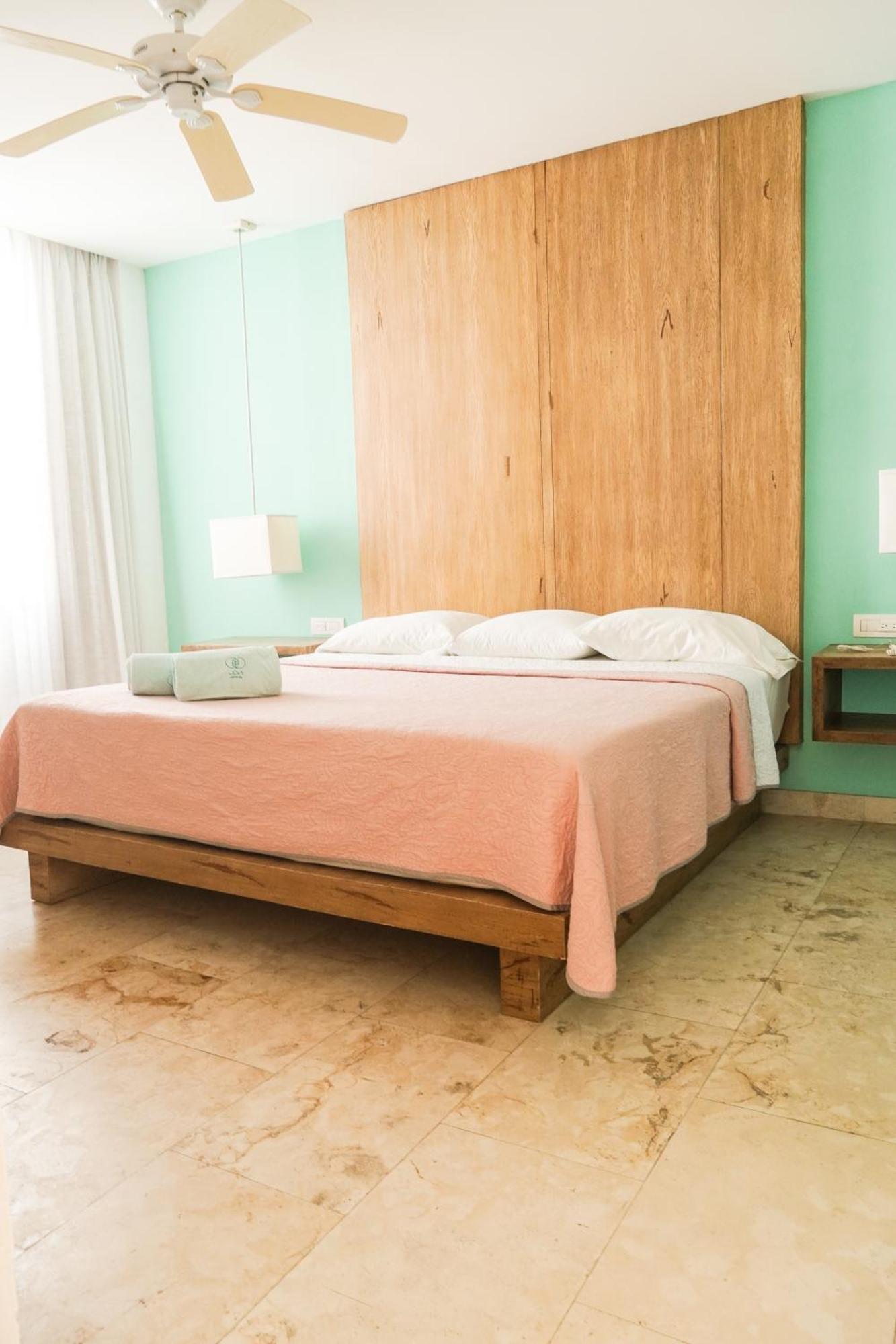 Apartamento Penthouse Zona Centro Quinta Av 2bd,2 Bt *